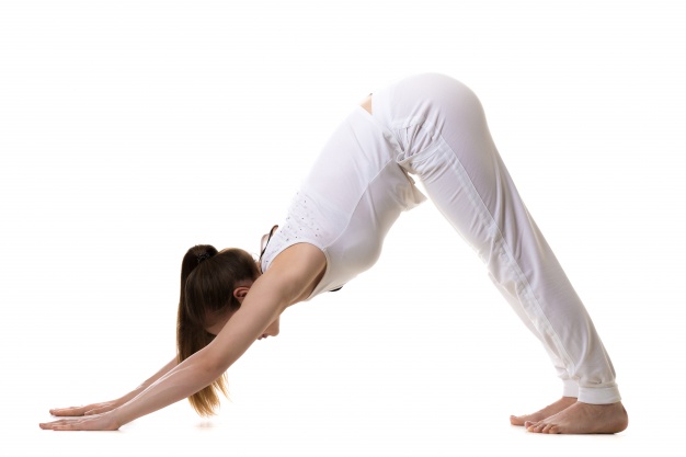 Mulher realizando exercício de Yoga