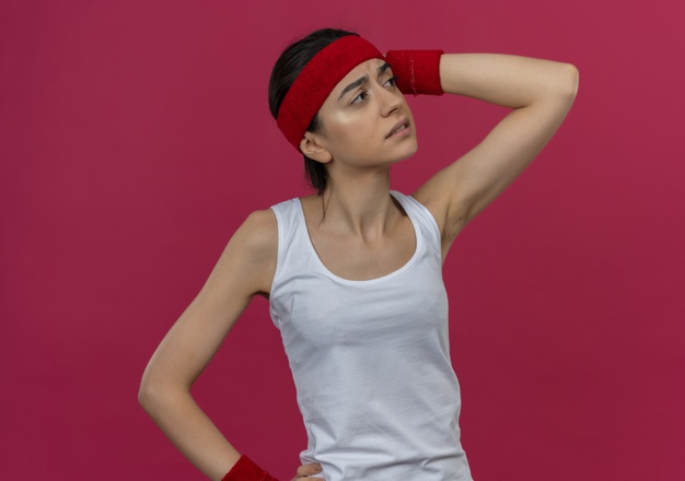 Mulher com dúvida sobre flexibilidade