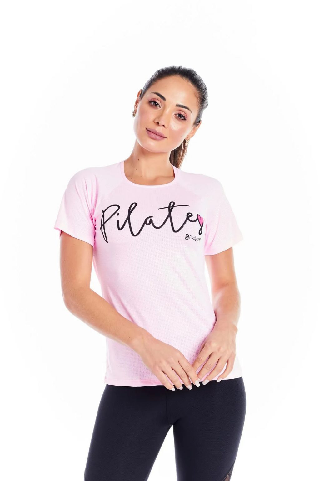 mulher usando roupa para pilates