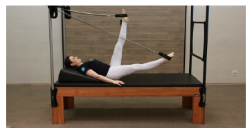Exercício de pernas em pilates para grávidas