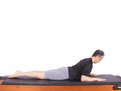 Exercício de extensão de coluna para osteoporose